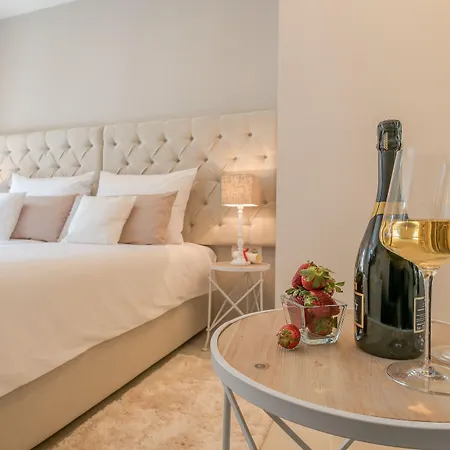 Jupiter Lux Rooms-2